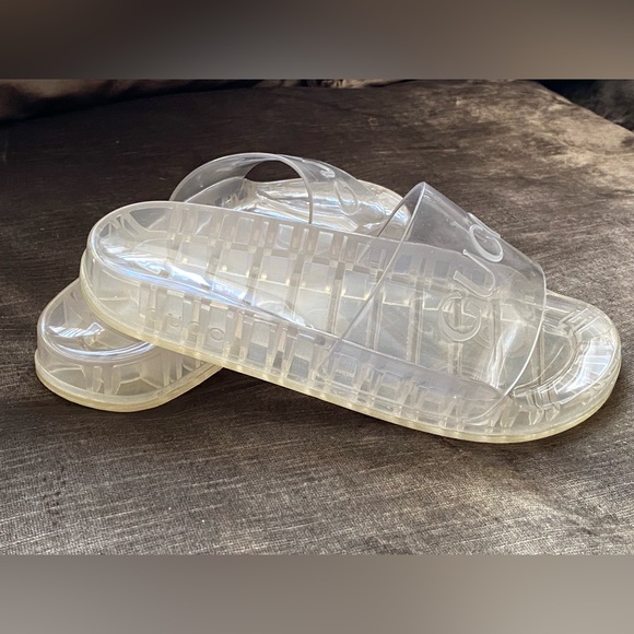 ✨PREOWNED ✨💯% AUTHENTIC GUCCI RUBBED SANDAL - Picture 3 of 7